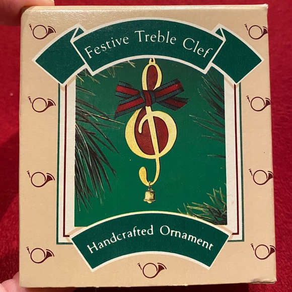 LIKE NEW rare Hallmark “Festive Treble Clef” handcrafted ornament - Picture 2 of 6
